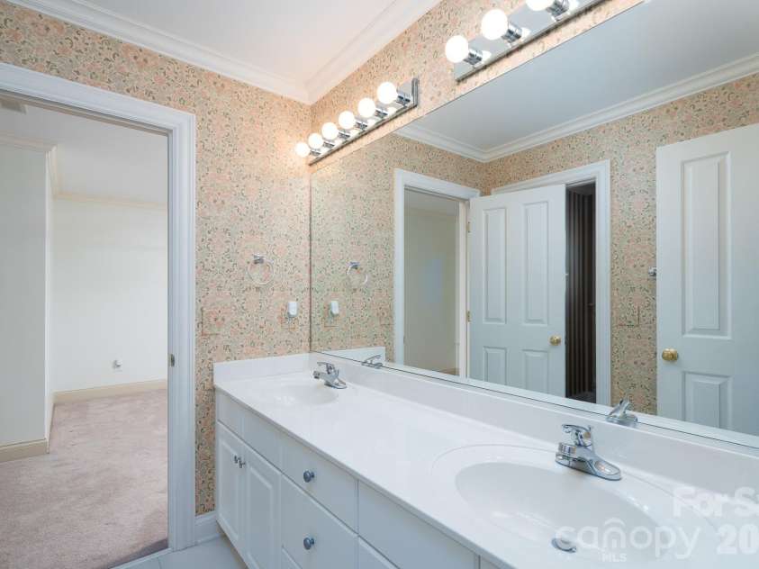 205 Piney Grove Point, New London, NC 28127.  MLS# CAR4409466, YatesRealty ID 42859. Guest Bath