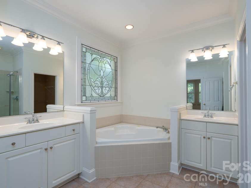 205 Piney Grove Point, New London, NC 28127.  MLS# CAR4409466, YatesRealty ID 42859. Primary Bath