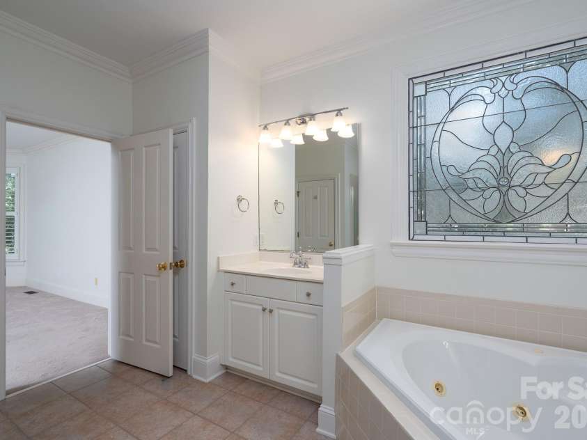 205 Piney Grove Point, New London, NC 28127.  MLS# CAR4409466, YatesRealty ID 42859. Primary Bath