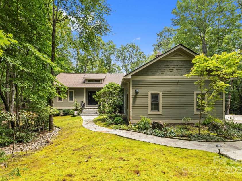 21 Waga Court, Brevard, NC 28712.  MLS# CAR4291498, YatesRealty ID 4286. 