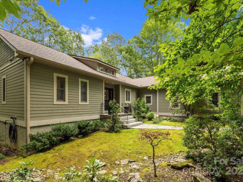 21 Waga Court, Brevard, NC 28712.  MLS# CAR4291498, YatesRealty ID 4286. 