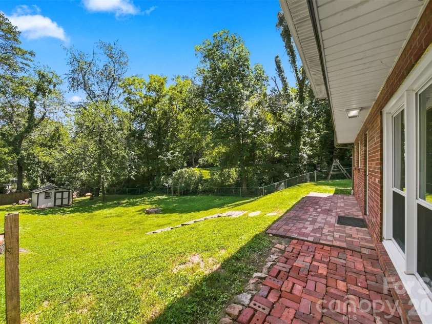 1518 11th Street, Hickory, NC 28601.  MLS# CAR4410001, YatesRealty ID 42860. 