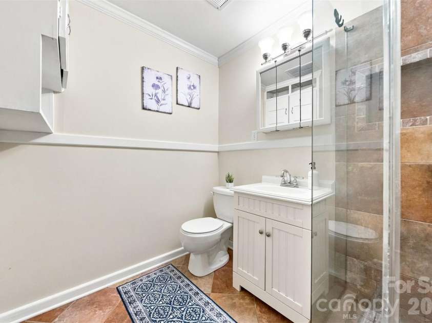 1518 11th Street, Hickory, NC 28601.  MLS# CAR4410001, YatesRealty ID 42860. Full bath in the basement