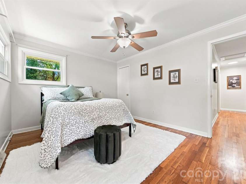 1518 11th Street, Hickory, NC 28601.  MLS# CAR4410001, YatesRealty ID 42860. Good windows in this space!