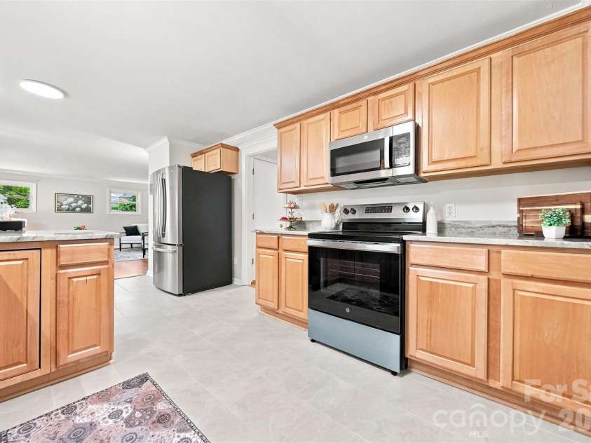 1518 11th Street, Hickory, NC 28601.  MLS# CAR4410001, YatesRealty ID 42860. So clean!