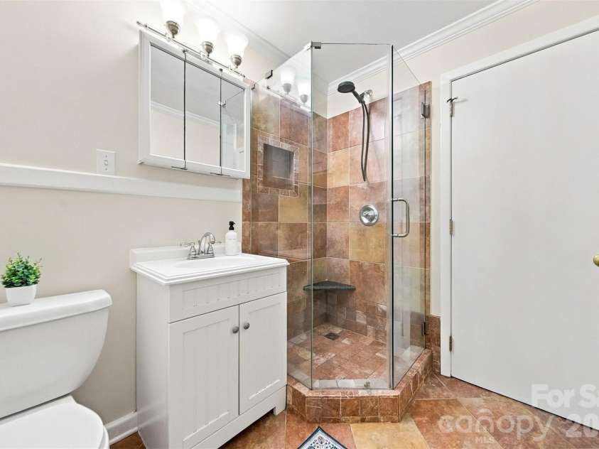 1518 11th Street, Hickory, NC 28601.  MLS# CAR4410001, YatesRealty ID 42860. Stand up tile shower!