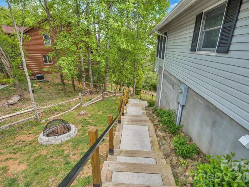 784 Alpine Drive, Seven Devils, NC 28604.  MLS# CAR4409563, YatesRealty ID 42862. 