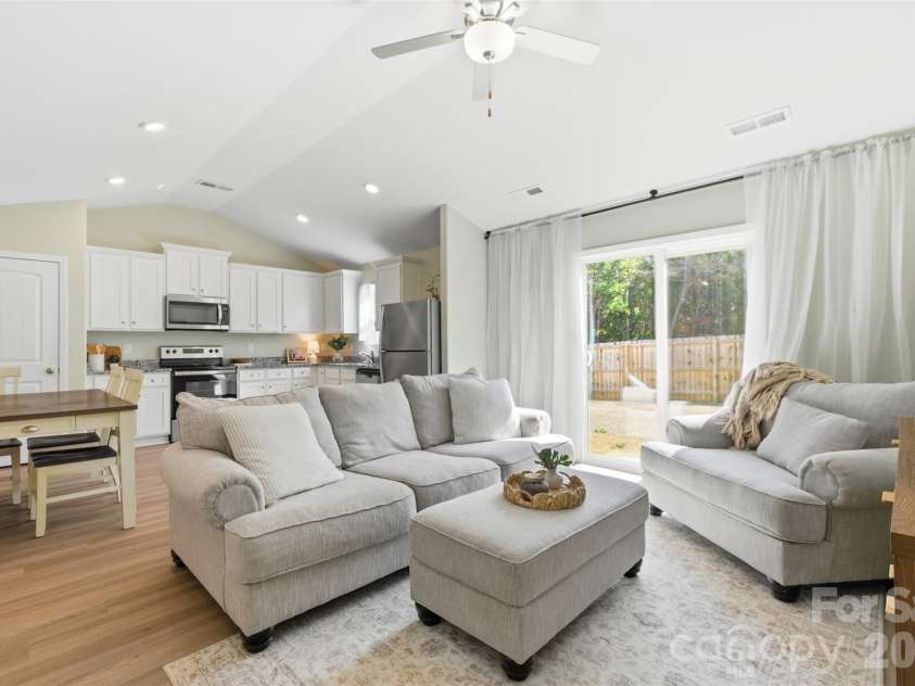 656 Lancelot Drive, Richburg, SC 29729.  MLS# CAR4347472, YatesRealty ID 4287. Bright, open floor plan.