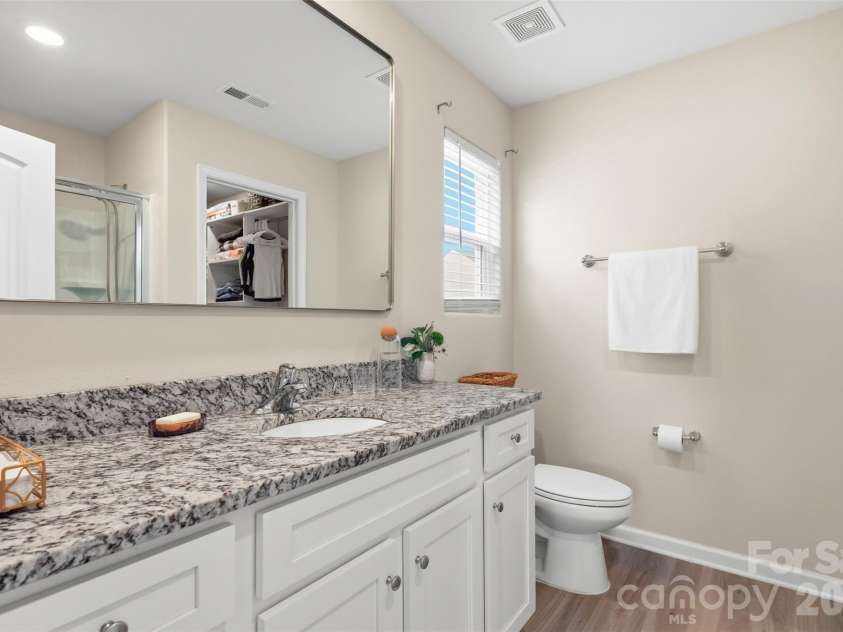 656 Lancelot Drive, Richburg, SC 29729.  MLS# CAR4347472, YatesRealty ID 4287. Double vanity in the primary bath.