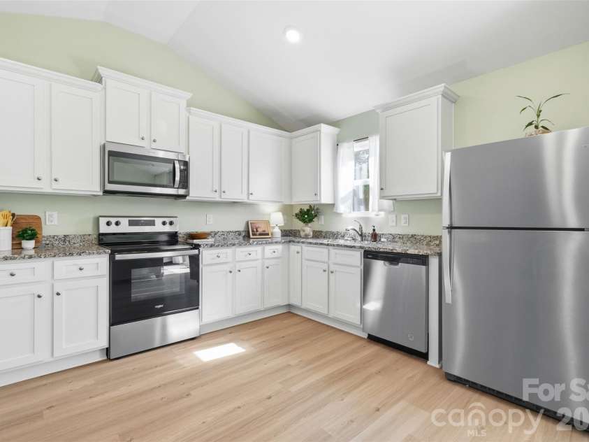 656 Lancelot Drive, Richburg, SC 29729.  MLS# CAR4347472, YatesRealty ID 4287. Plenty of storage and work space in this kitchen.
