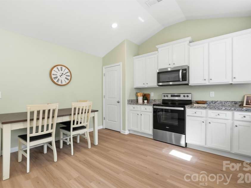 656 Lancelot Drive, Richburg, SC 29729.  MLS# CAR4347472, YatesRealty ID 4287. There's even a pantry!