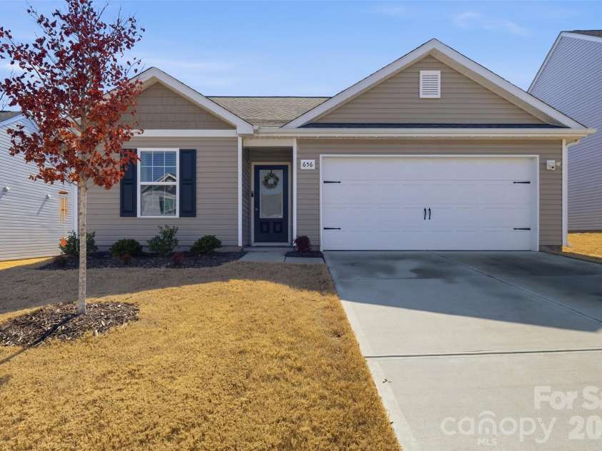 656 Lancelot Drive, Richburg, SC 29729.  MLS# CAR4347472, YatesRealty ID 4287. This nearly new home is better than builder basic.