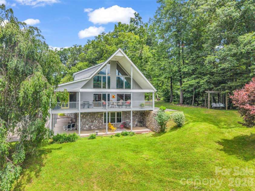 450 Windom Cove, Burnsville, NC 28714.  MLS# CAR4409160, YatesRealty ID 42870. 
