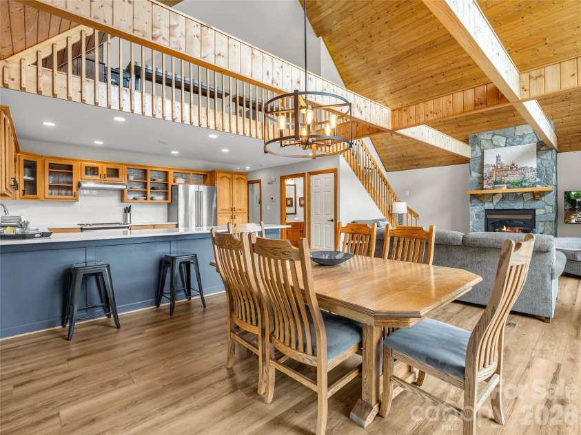 450 Windom Cove, Burnsville, NC 28714.  MLS# CAR4409160, YatesRealty ID 42870. 