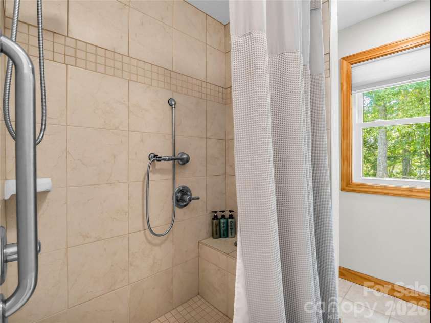 450 Windom Cove, Burnsville, NC 28714.  MLS# CAR4409160, YatesRealty ID 42870. 