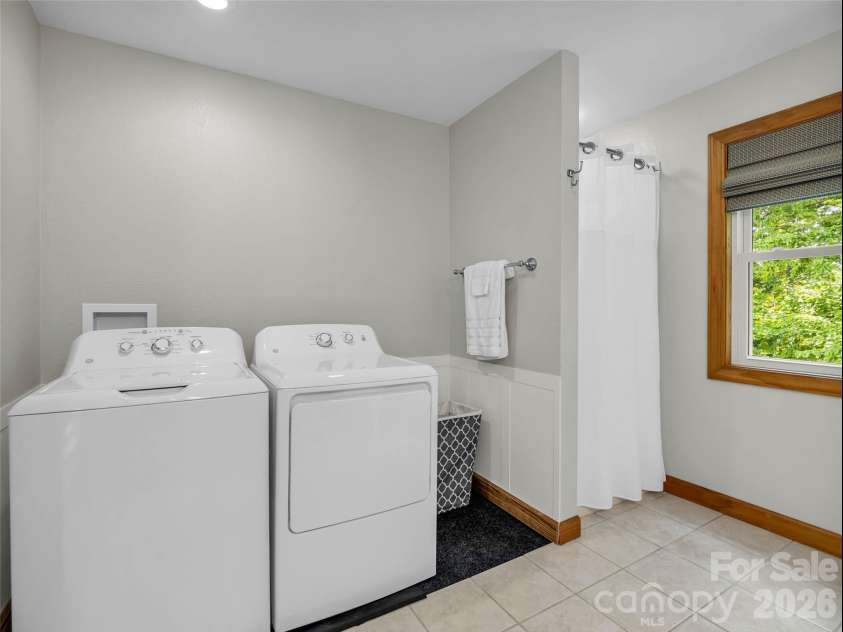 450 Windom Cove, Burnsville, NC 28714.  MLS# CAR4409160, YatesRealty ID 42870. 