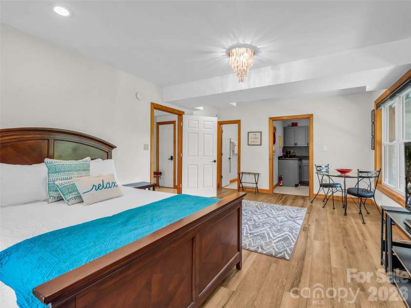 450 Windom Cove, Burnsville, NC 28714.  MLS# CAR4409160, YatesRealty ID 42870. 