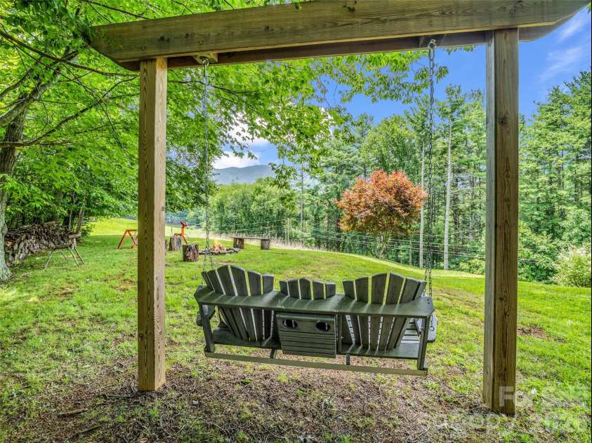 450 Windom Cove, Burnsville, NC 28714.  MLS# CAR4409160, YatesRealty ID 42870. 