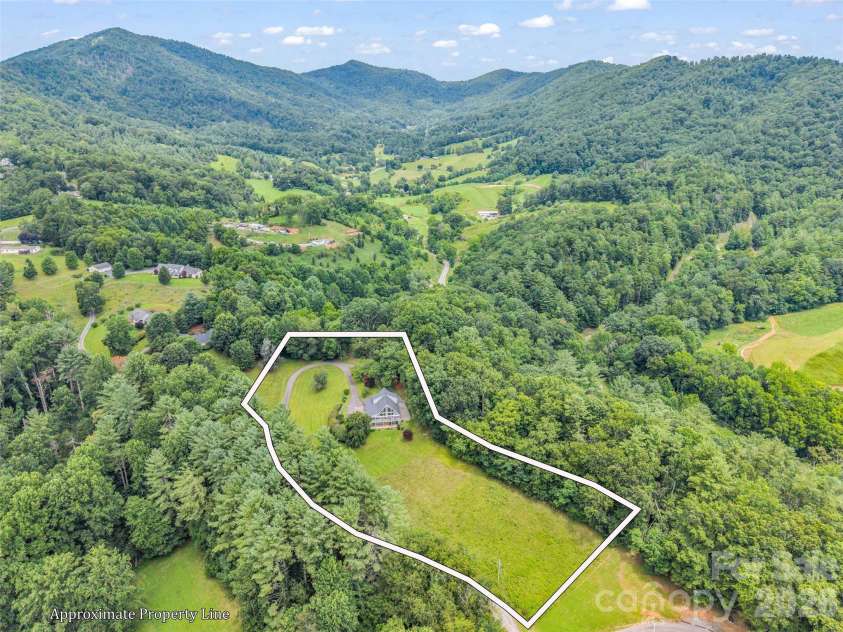 450 Windom Cove, Burnsville, NC 28714.  MLS# CAR4409160, YatesRealty ID 42870. 