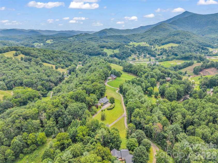 450 Windom Cove, Burnsville, NC 28714.  MLS# CAR4409160, YatesRealty ID 42870. 