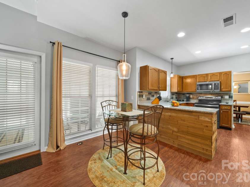 9136 Whittel Place, Charlotte, NC 28216.  MLS# CAR4402060, YatesRealty ID 42872. Breakfast nook.