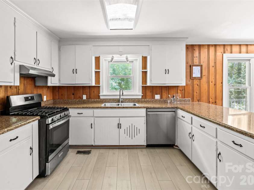 717 Wren Road, Gastonia, NC 28056.  MLS# CAR4411384, YatesRealty ID 42874. 