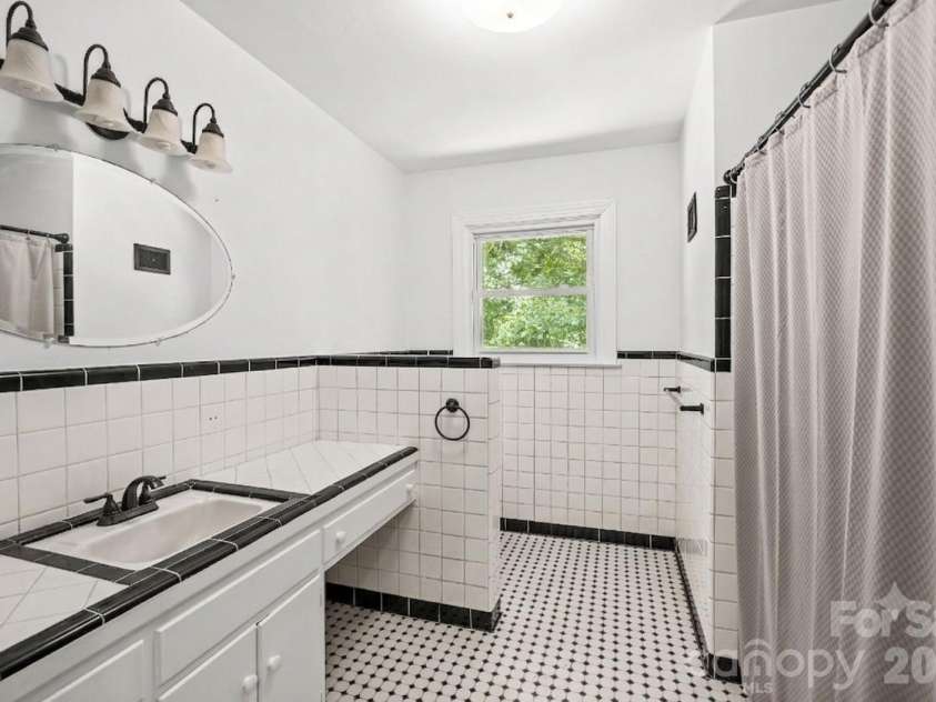 717 Wren Road, Gastonia, NC 28056.  MLS# CAR4411384, YatesRealty ID 42874. 