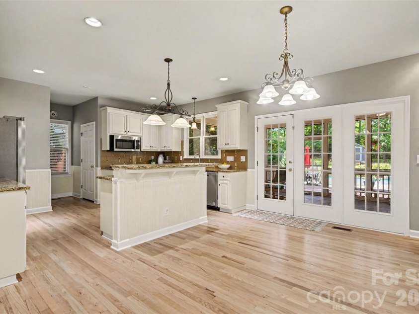 1208 High Brook Drive, Waxhaw, NC 28173.  MLS# CAR4409152, YatesRealty ID 42875. Bar top island