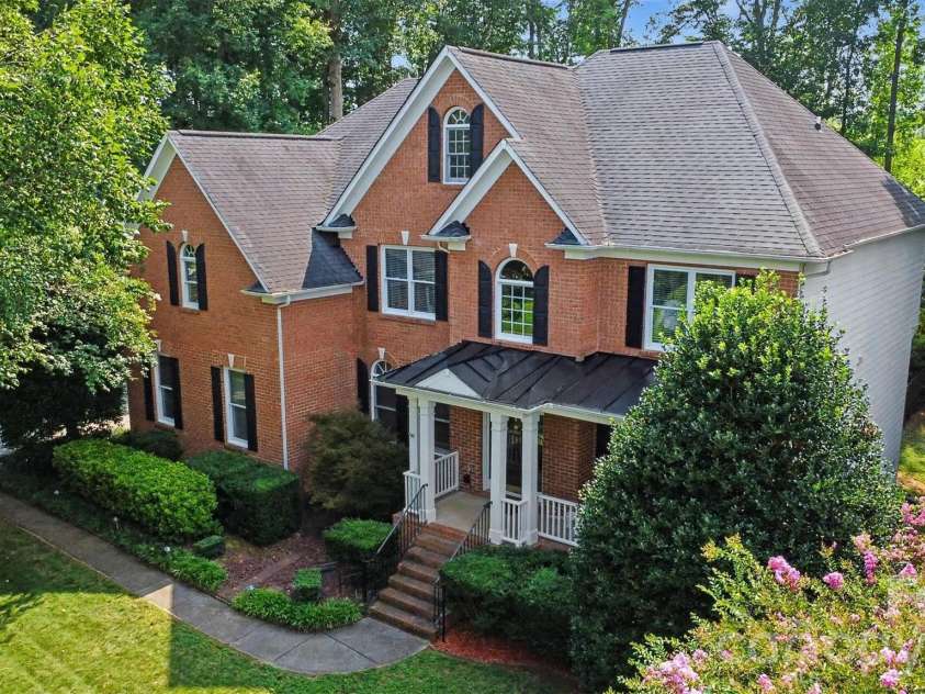 1208 High Brook Drive, Waxhaw, NC 28173.  MLS# CAR4409152, YatesRealty ID 42875. Brick front Covered po