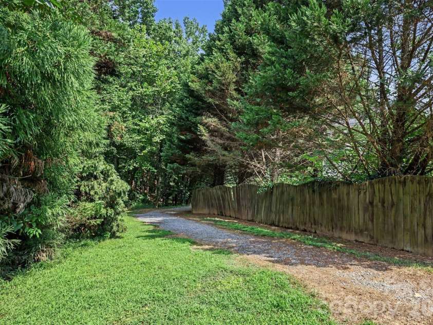 1208 High Brook Drive, Waxhaw, NC 28173.  MLS# CAR4409152, YatesRealty ID 42875. Community Walking Trails