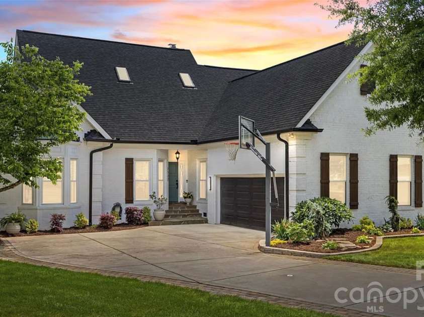 7322 Swansea Lane, Cornelius, NC 28031.  MLS# CAR4400642, YatesRealty ID 42878. 