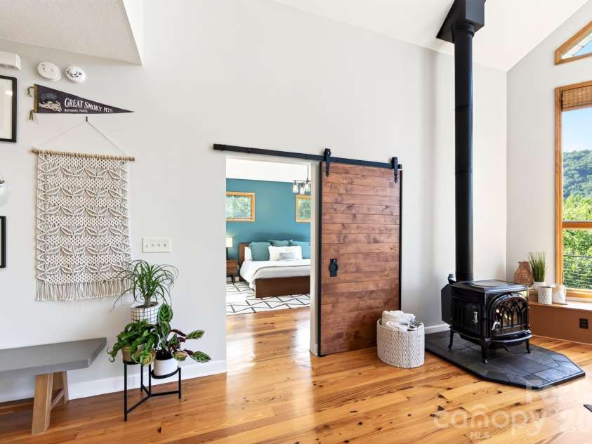 9 Bees Mountain Drive, Asheville, NC 28804.  MLS# CAR4405858, YatesRealty ID 42879. 