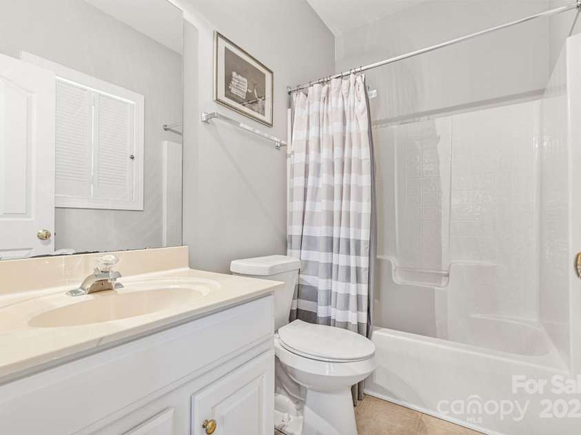 15613 Glen Miro Drive, Huntersville, NC 28078.  MLS# CAR4217939, YatesRealty ID 4288. Main level guest bath!