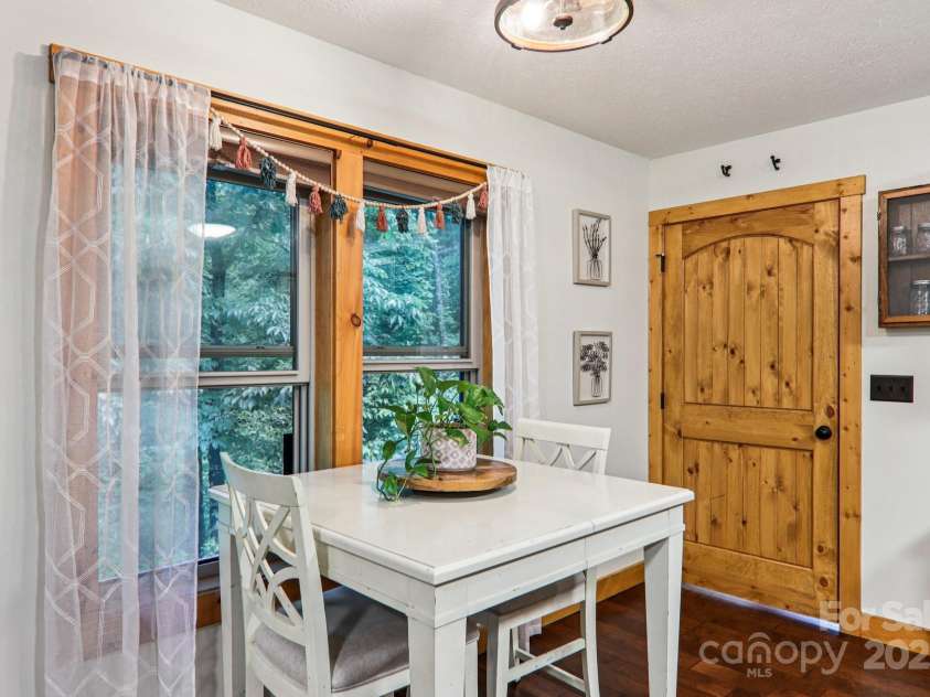 2171 Black Rock Road, Cherokee, NC 28719.  MLS# CAR4270256, YatesRealty ID 4288. Dining option