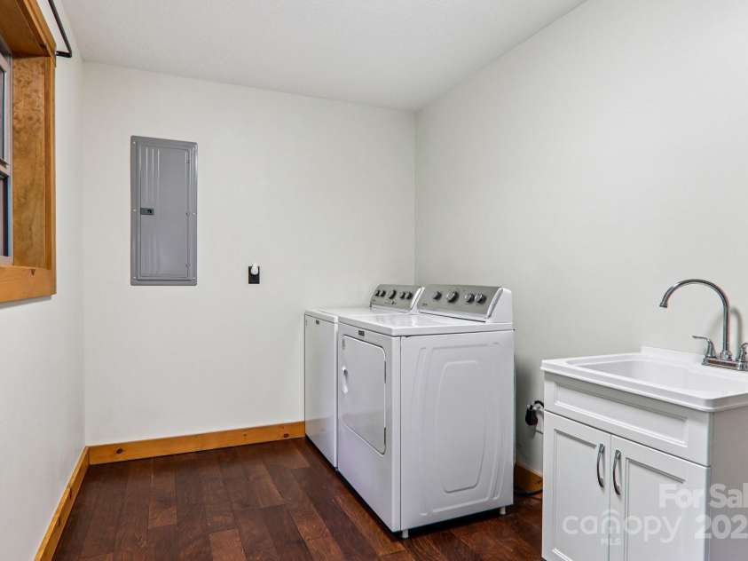 2171 Black Rock Road, Cherokee, NC 28719.  MLS# CAR4270256, YatesRealty ID 4288. Laundry room