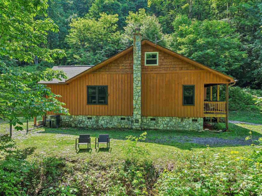 2171 Black Rock Road, Cherokee, NC 28719.  MLS# CAR4270256, YatesRealty ID 4288. Side of home
