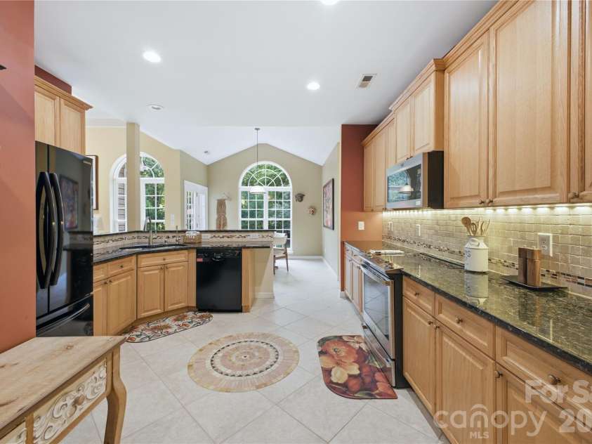 136 Edge Hill Drive, Fort Mill, SC 29715.  MLS# CAR4408819, YatesRealty ID 42883. 