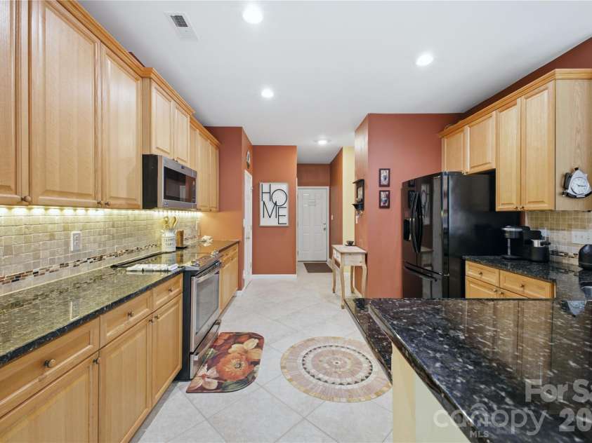 136 Edge Hill Drive, Fort Mill, SC 29715.  MLS# CAR4408819, YatesRealty ID 42883. 