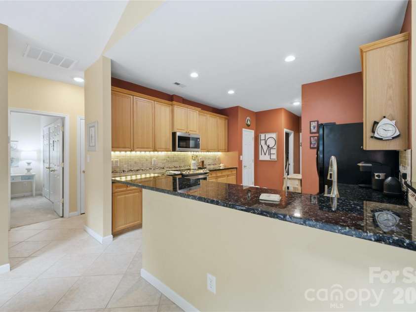 136 Edge Hill Drive, Fort Mill, SC 29715.  MLS# CAR4408819, YatesRealty ID 42883. 