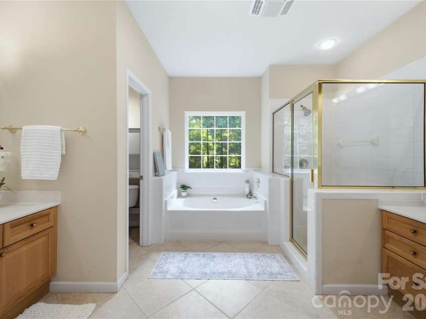 136 Edge Hill Drive, Fort Mill, SC 29715.  MLS# CAR4408819, YatesRealty ID 42883. 