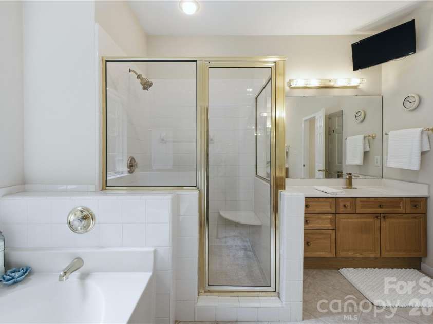 136 Edge Hill Drive, Fort Mill, SC 29715.  MLS# CAR4408819, YatesRealty ID 42883. 