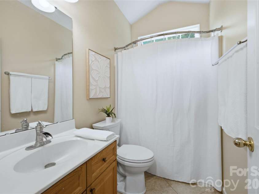 136 Edge Hill Drive, Fort Mill, SC 29715.  MLS# CAR4408819, YatesRealty ID 42883. 