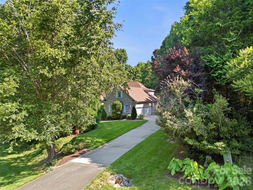 136 Edge Hill Drive, Fort Mill, SC 29715.  MLS# CAR4408819, YatesRealty ID 42883. 