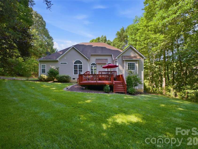 136 Edge Hill Drive, Fort Mill, SC 29715.  MLS# CAR4408819, YatesRealty ID 42883. 