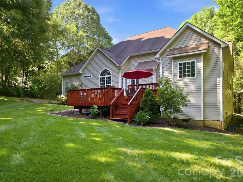 136 Edge Hill Drive, Fort Mill, SC 29715.  MLS# CAR4408819, YatesRealty ID 42883. 