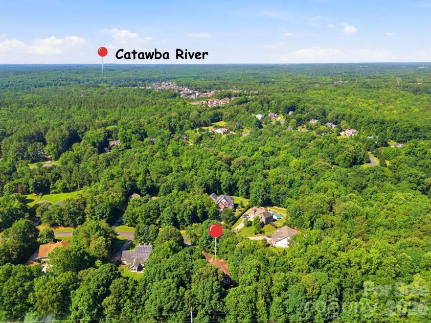 136 Edge Hill Drive, Fort Mill, SC 29715.  MLS# CAR4408819, YatesRealty ID 42883. 