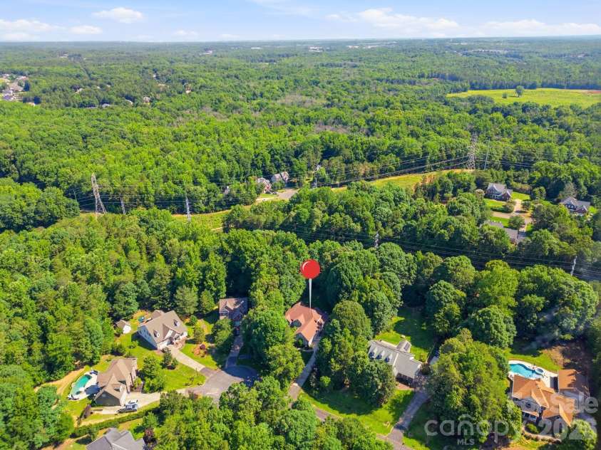 136 Edge Hill Drive, Fort Mill, SC 29715.  MLS# CAR4408819, YatesRealty ID 42883. 