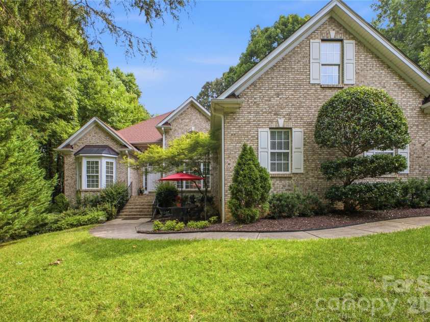 136 Edge Hill Drive, Fort Mill, SC 29715.  MLS# CAR4408819, YatesRealty ID 42883. 