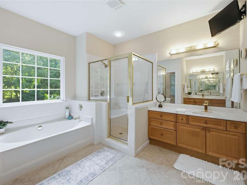 136 Edge Hill Drive, Fort Mill, SC 29715.  MLS# CAR4408819, YatesRealty ID 42883. 