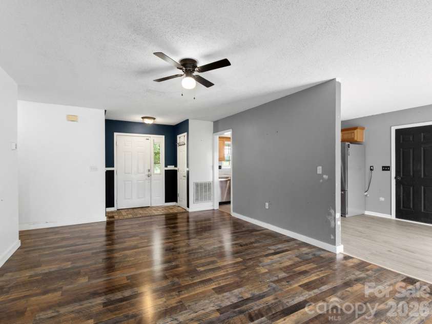 11 Cathy Court, Hendersonville, NC 28792.  MLS# CAR4408135, YatesRealty ID 42884. 